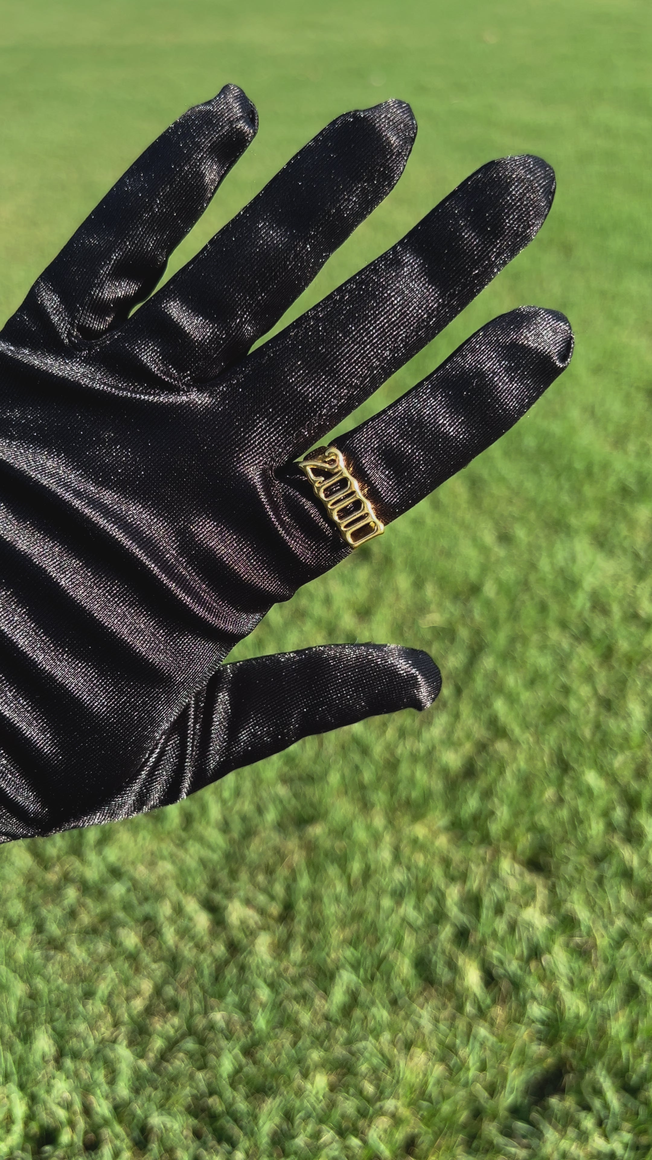 2000 Vintage Old English Birth Year Gold Metal Ring